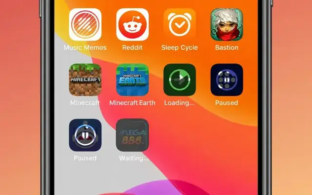 Ikon app berwarna kelabu menunggu pemasangan di skrin utama iPhone